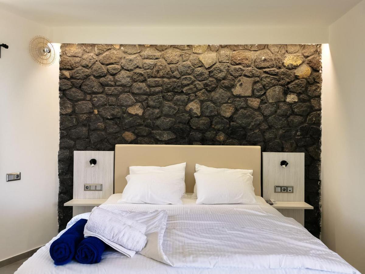 Hotel Noir Santorini à Monólithos Extérieur photo