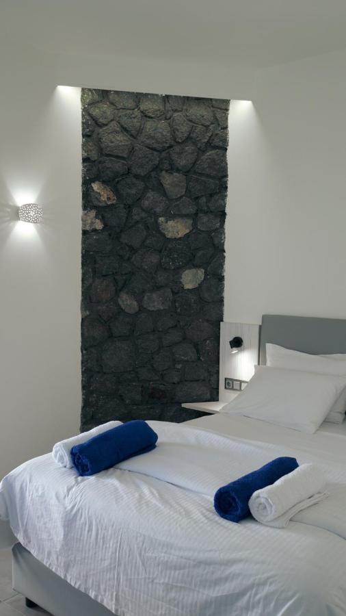 Hotel Noir Santorini à Monólithos Extérieur photo