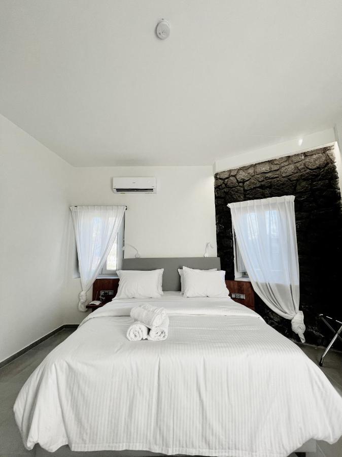 Hotel Noir Santorini à Monólithos Extérieur photo