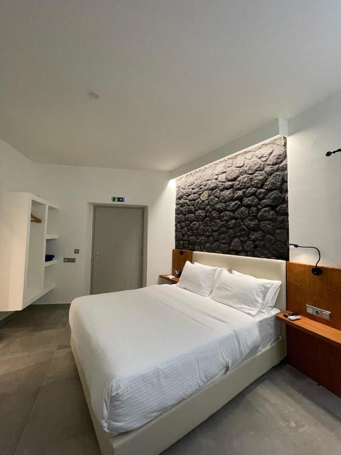 Hotel Noir Santorini à Monólithos Extérieur photo
