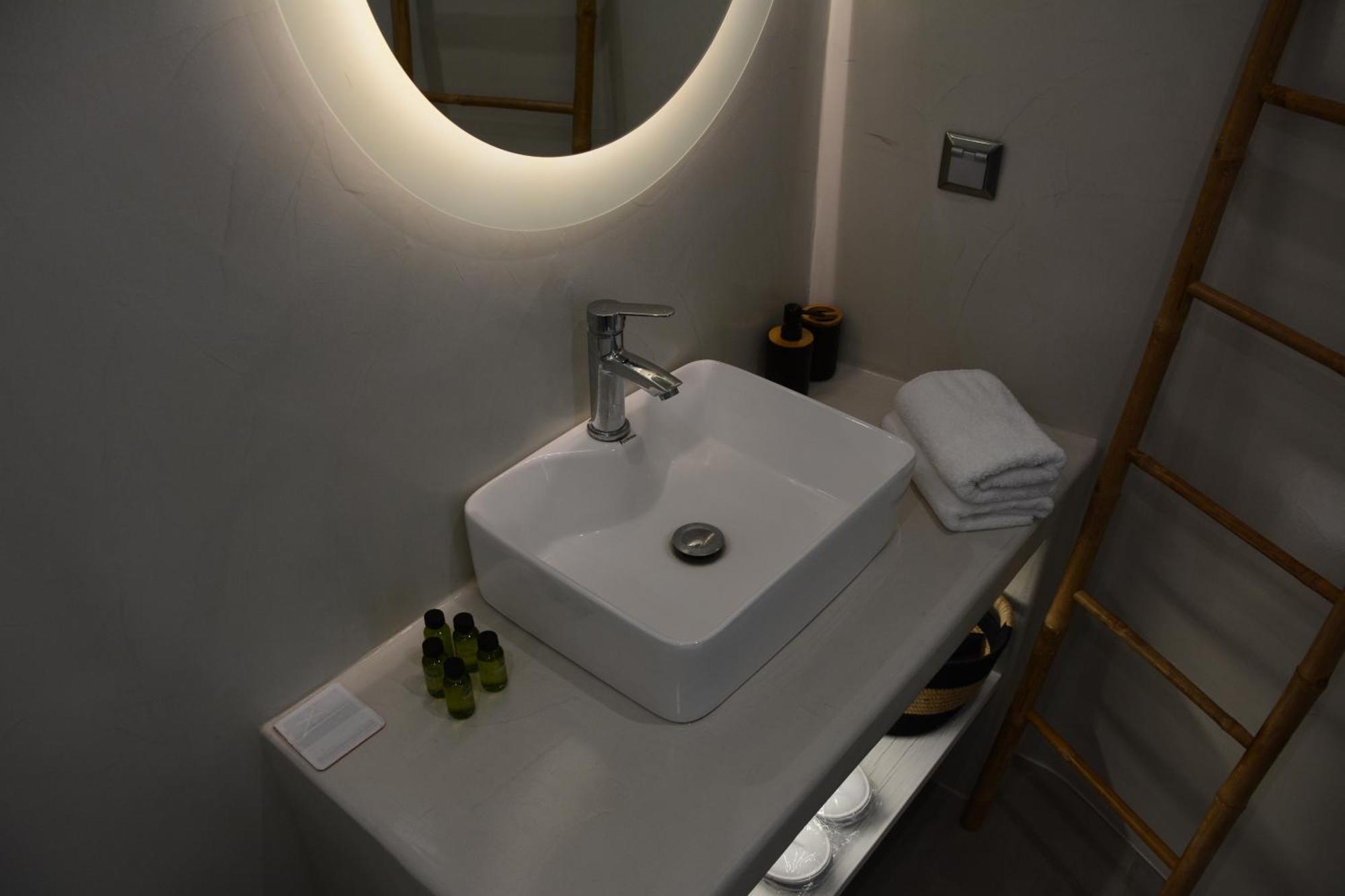 Hotel Noir Santorini à Monólithos Extérieur photo